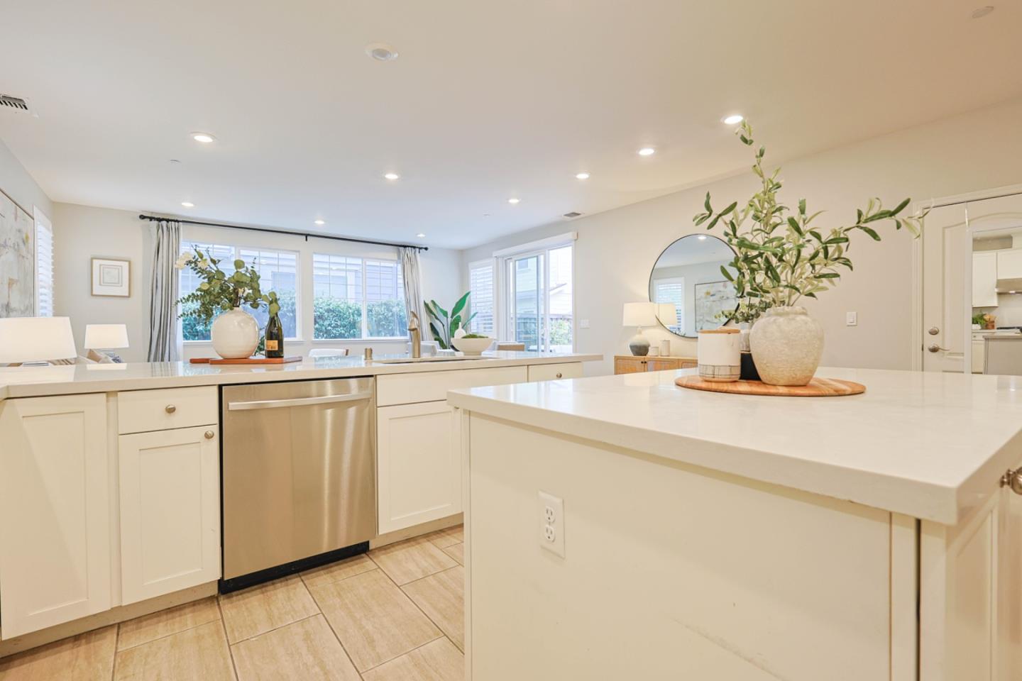 Detail Gallery Image 10 of 33 For 5331 Cowboy Ct, Fremont,  CA 94555 - 4 Beds | 2/1 Baths