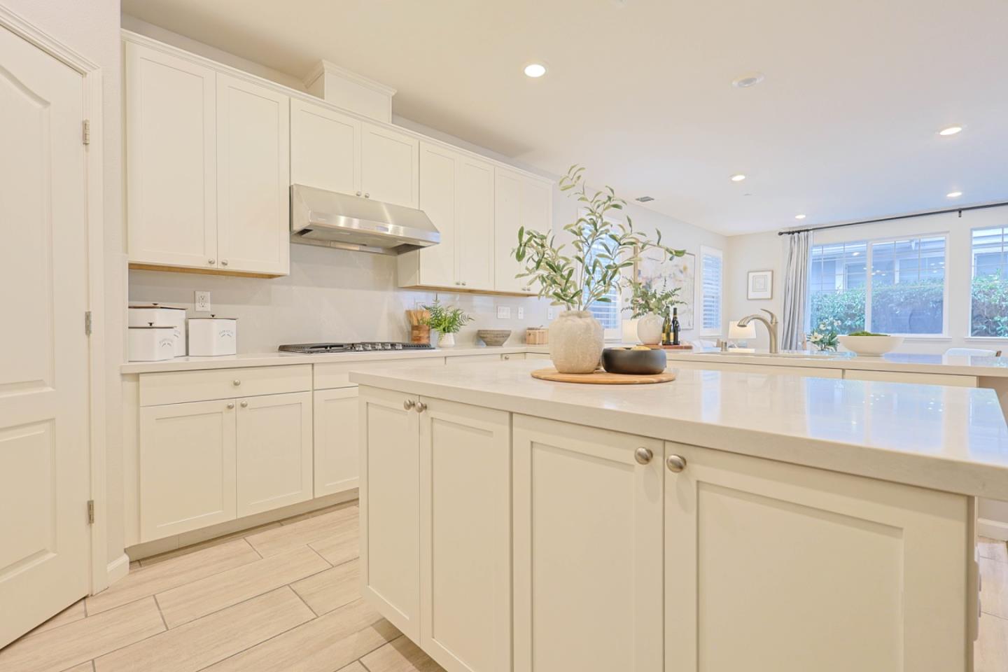 Detail Gallery Image 6 of 33 For 5331 Cowboy Ct, Fremont,  CA 94555 - 4 Beds | 2/1 Baths