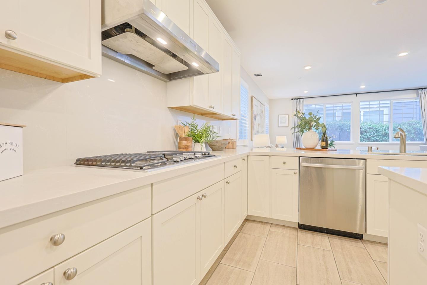 Detail Gallery Image 9 of 33 For 5331 Cowboy Ct, Fremont,  CA 94555 - 4 Beds | 2/1 Baths