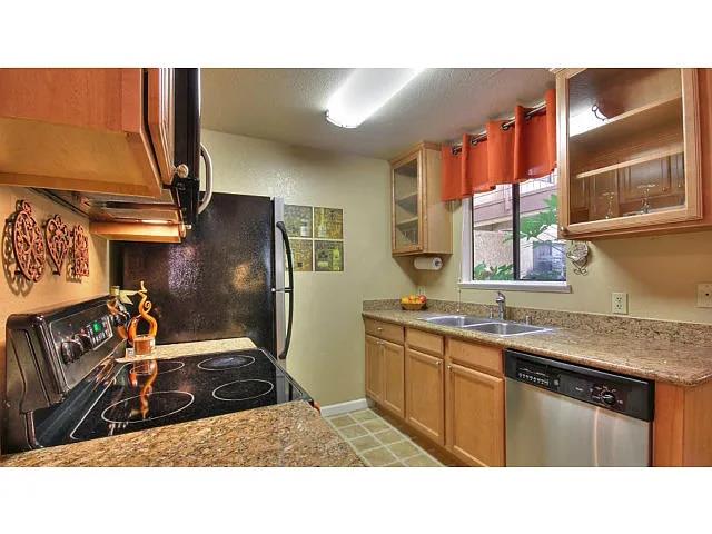 Detail Gallery Image 2 of 11 For 2250 Monroe St, Santa Clara,  CA 95050 - 1 Beds | 1 Baths