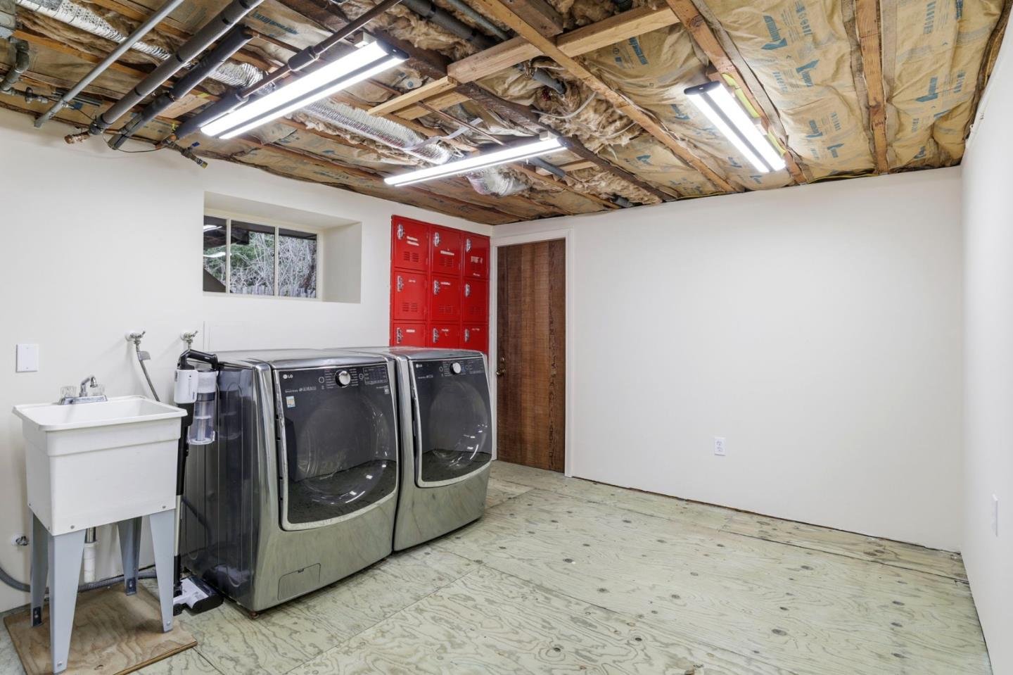 Detail Gallery Image 13 of 42 For 16 Tynan Way, Portola Valley,  CA 94028 - 3 Beds | 2 Baths