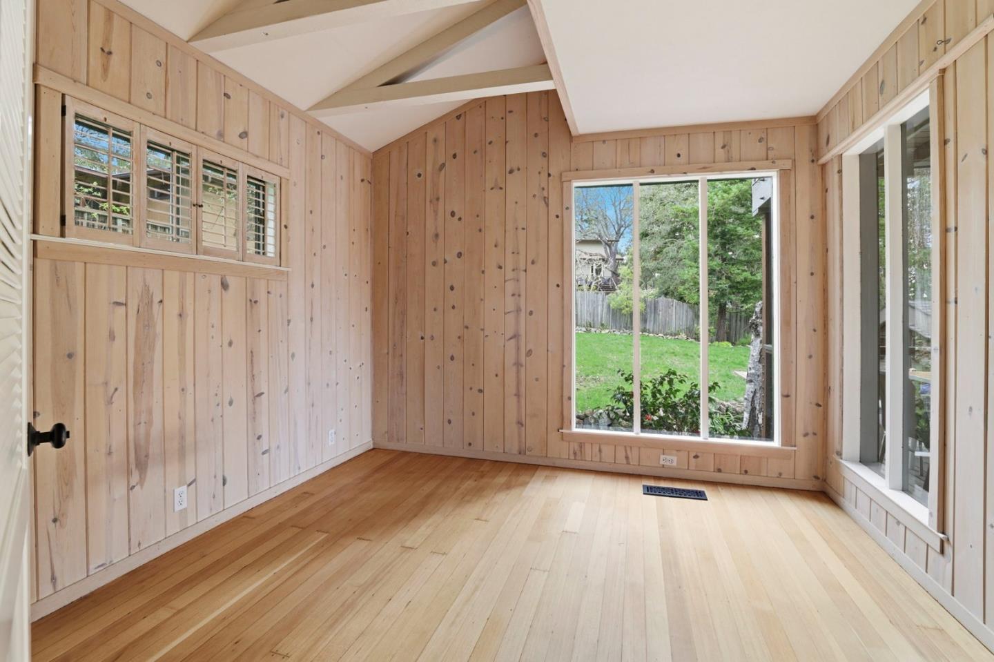 Detail Gallery Image 18 of 42 For 16 Tynan Way, Portola Valley,  CA 94028 - 3 Beds | 2 Baths