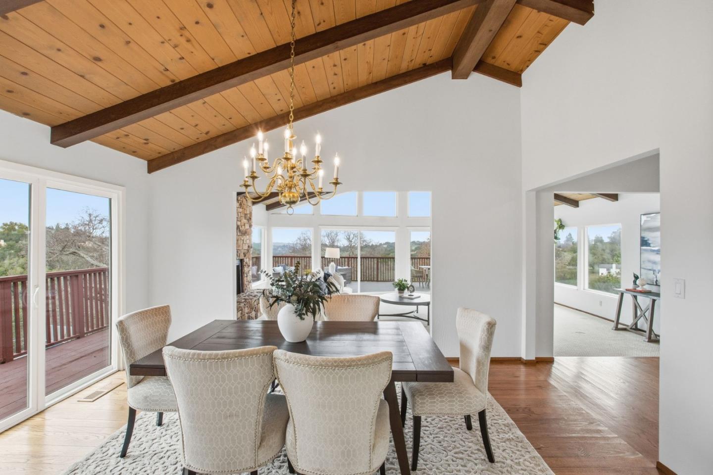 Detail Gallery Image 12 of 61 For 27769 Edgerton Rd, Los Altos Hills,  CA 94022 - 5 Beds | 3/1 Baths