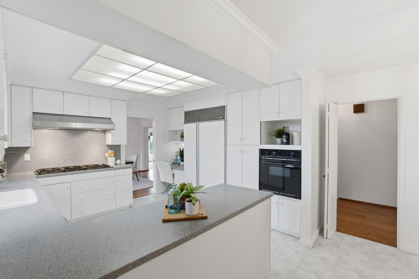 Detail Gallery Image 14 of 61 For 27769 Edgerton Rd, Los Altos Hills,  CA 94022 - 5 Beds | 3/1 Baths