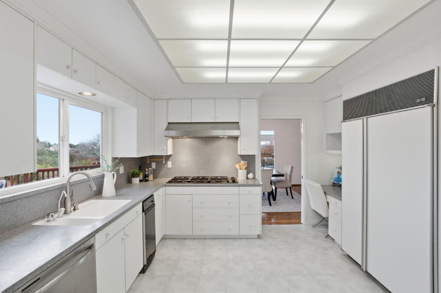 Detail Gallery Image 16 of 61 For 27769 Edgerton Rd, Los Altos Hills,  CA 94022 - 5 Beds | 3/1 Baths