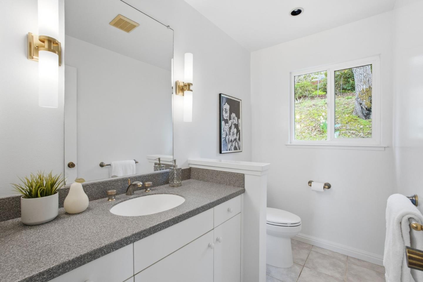Detail Gallery Image 21 of 61 For 27769 Edgerton Rd, Los Altos Hills,  CA 94022 - 5 Beds | 3/1 Baths