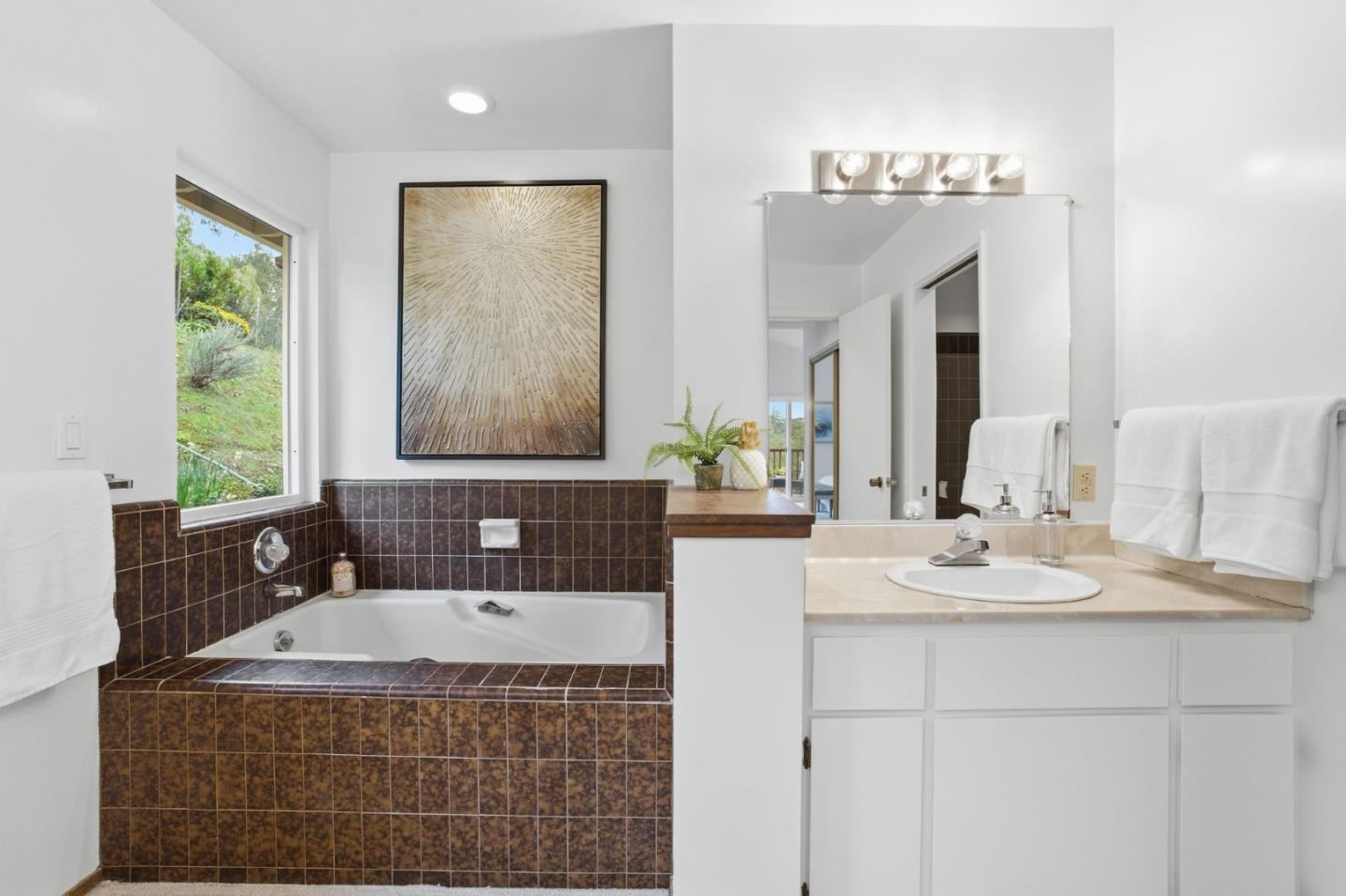 Detail Gallery Image 36 of 61 For 27769 Edgerton Rd, Los Altos Hills,  CA 94022 - 5 Beds | 3/1 Baths