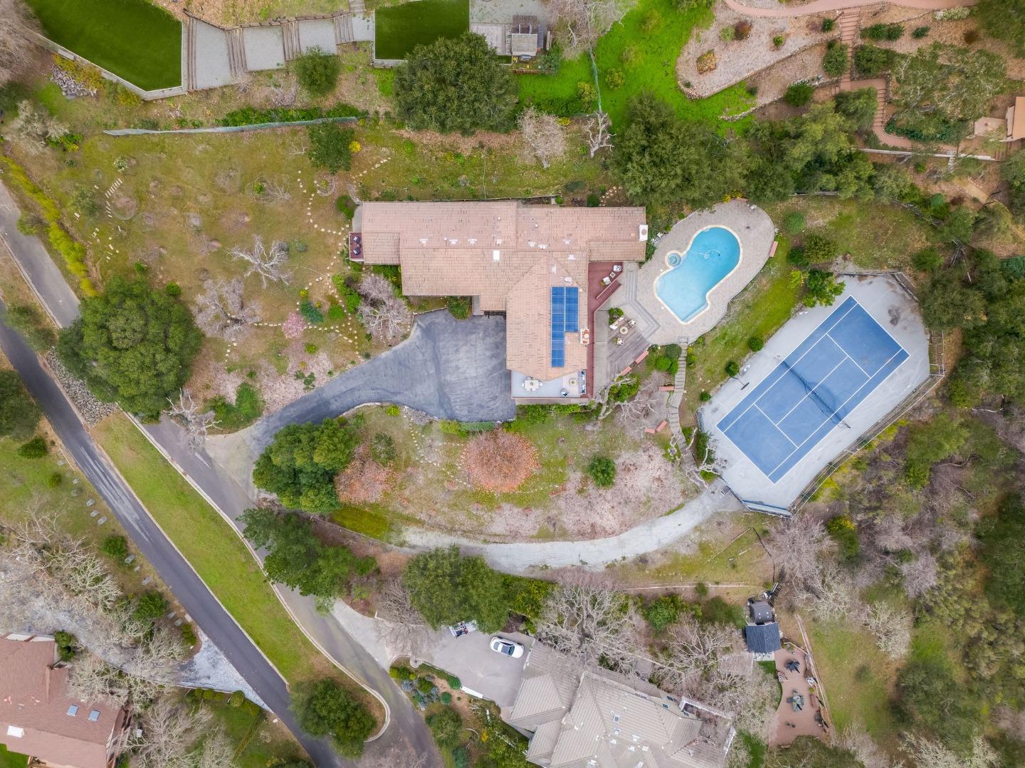 Detail Gallery Image 4 of 61 For 27769 Edgerton Rd, Los Altos Hills,  CA 94022 - 5 Beds | 3/1 Baths