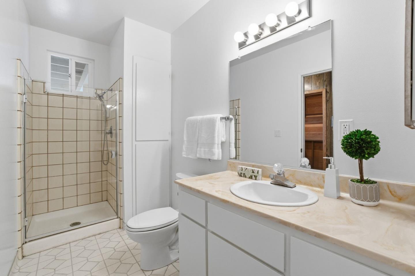 Detail Gallery Image 43 of 61 For 27769 Edgerton Rd, Los Altos Hills,  CA 94022 - 5 Beds | 3/1 Baths