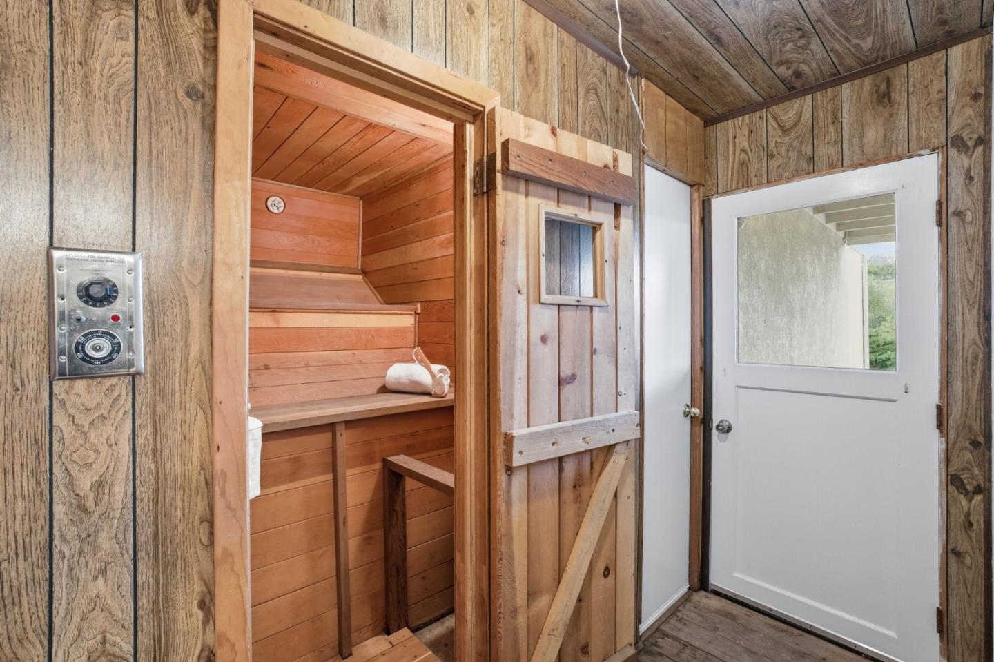 Detail Gallery Image 44 of 61 For 27769 Edgerton Rd, Los Altos Hills,  CA 94022 - 5 Beds | 3/1 Baths