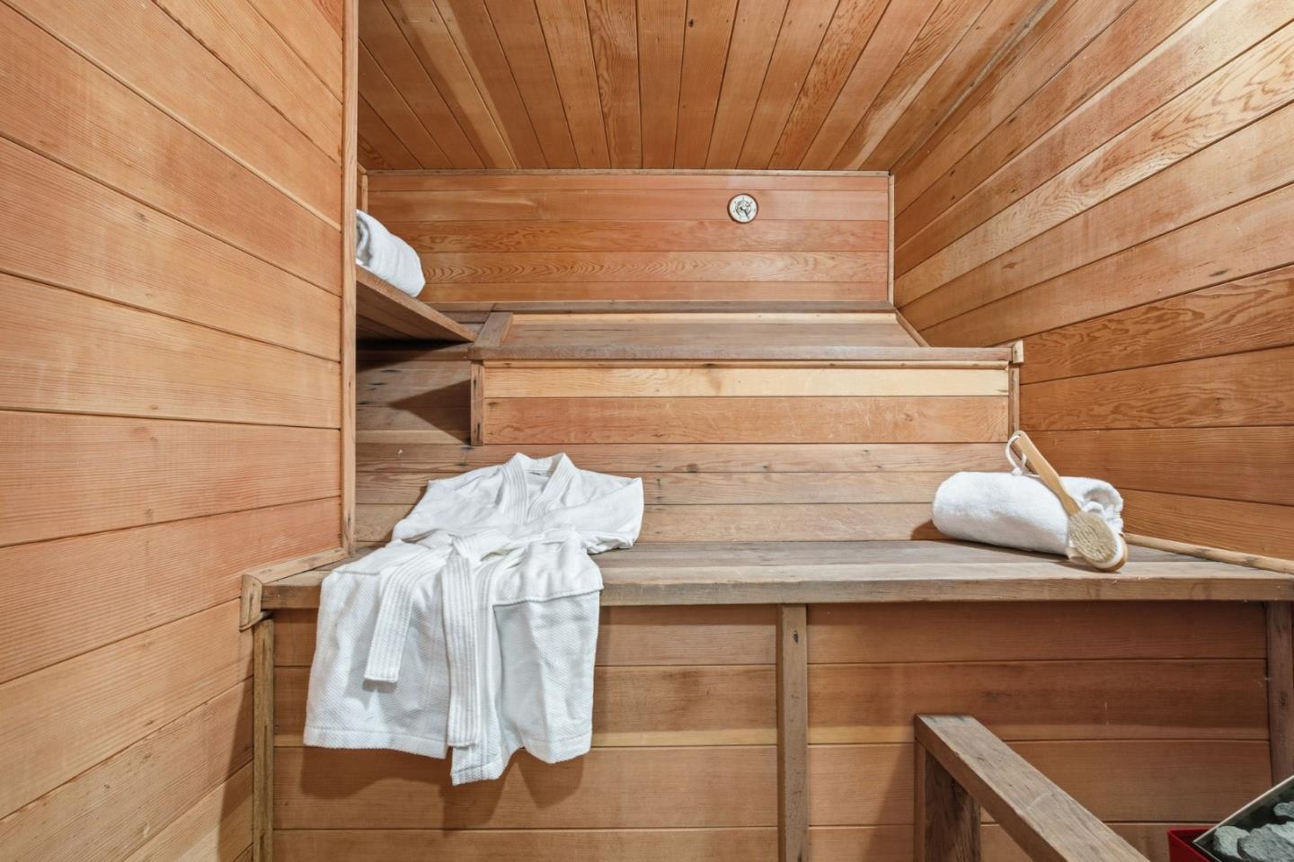 Detail Gallery Image 45 of 61 For 27769 Edgerton Rd, Los Altos Hills,  CA 94022 - 5 Beds | 3/1 Baths