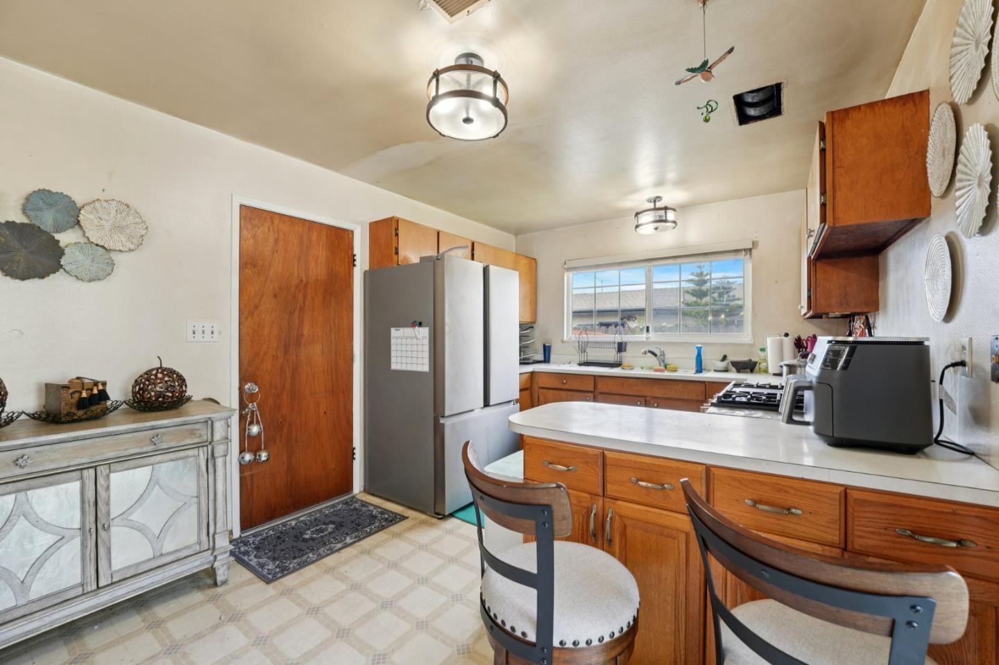 Detail Gallery Image 11 of 28 For 559 E Alvin Dr, Salinas,  CA 93906 - 3 Beds | 2 Baths