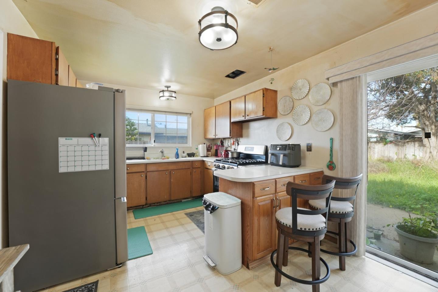 Detail Gallery Image 12 of 28 For 559 E Alvin Dr, Salinas,  CA 93906 - 3 Beds | 2 Baths