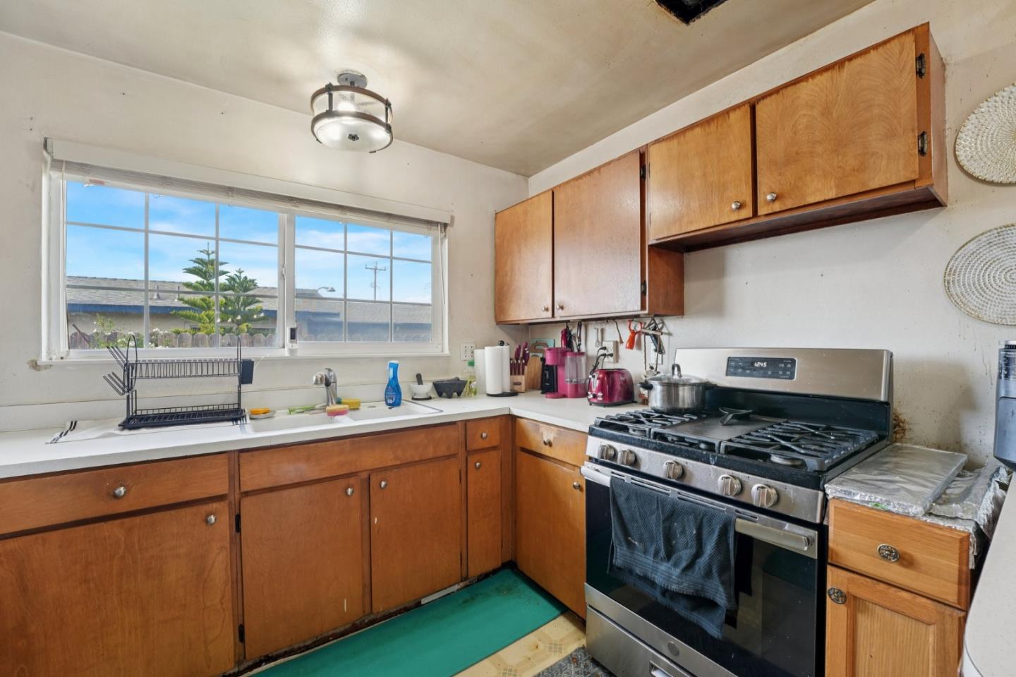 Detail Gallery Image 13 of 28 For 559 E Alvin Dr, Salinas,  CA 93906 - 3 Beds | 2 Baths