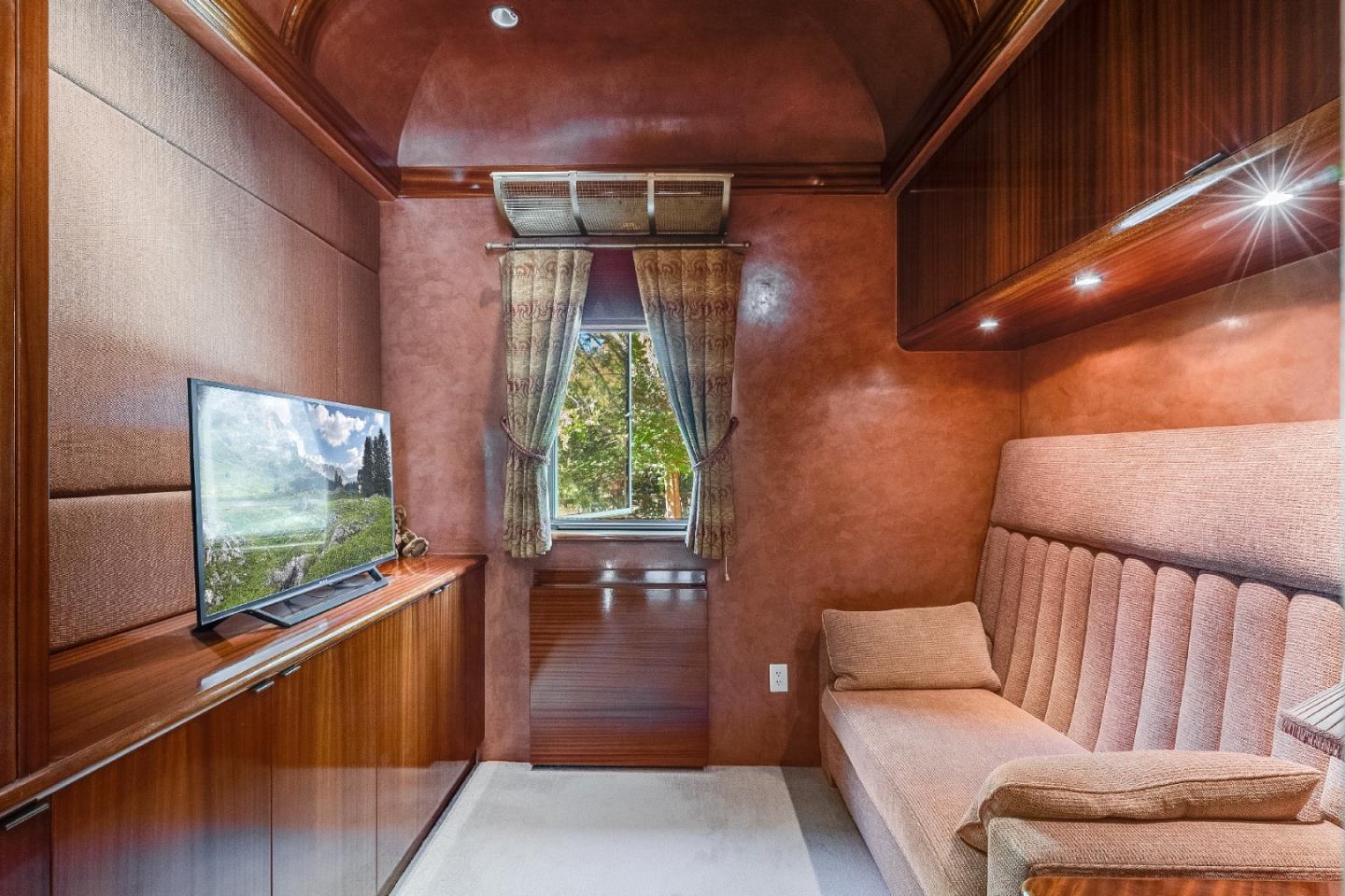 Detail Gallery Image 19 of 44 For 26140 Rancho Manuella Ln, Los Altos Hills,  CA 94022 - 5 Beds | 6/1 Baths