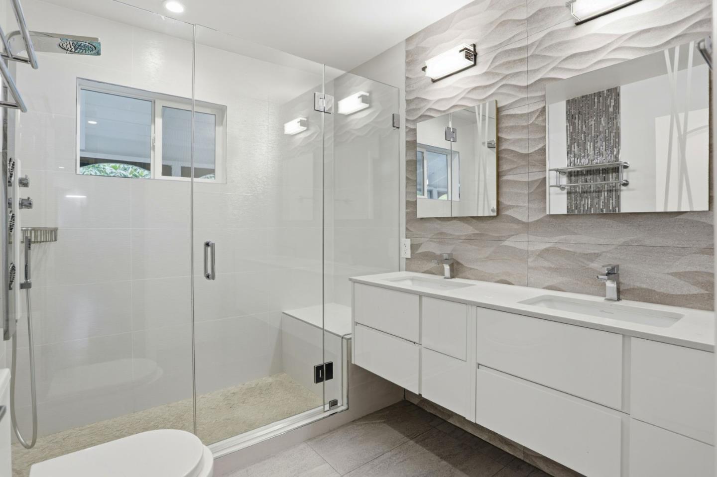 Detail Gallery Image 14 of 18 For 2010 Santa Cruz Ave, Menlo Park,  CA 94025 - 4 Beds | 2/1 Baths