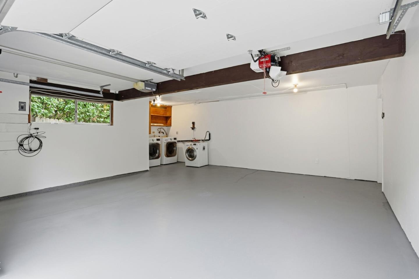 Detail Gallery Image 16 of 18 For 2010 Santa Cruz Ave, Menlo Park,  CA 94025 - 4 Beds | 2/1 Baths