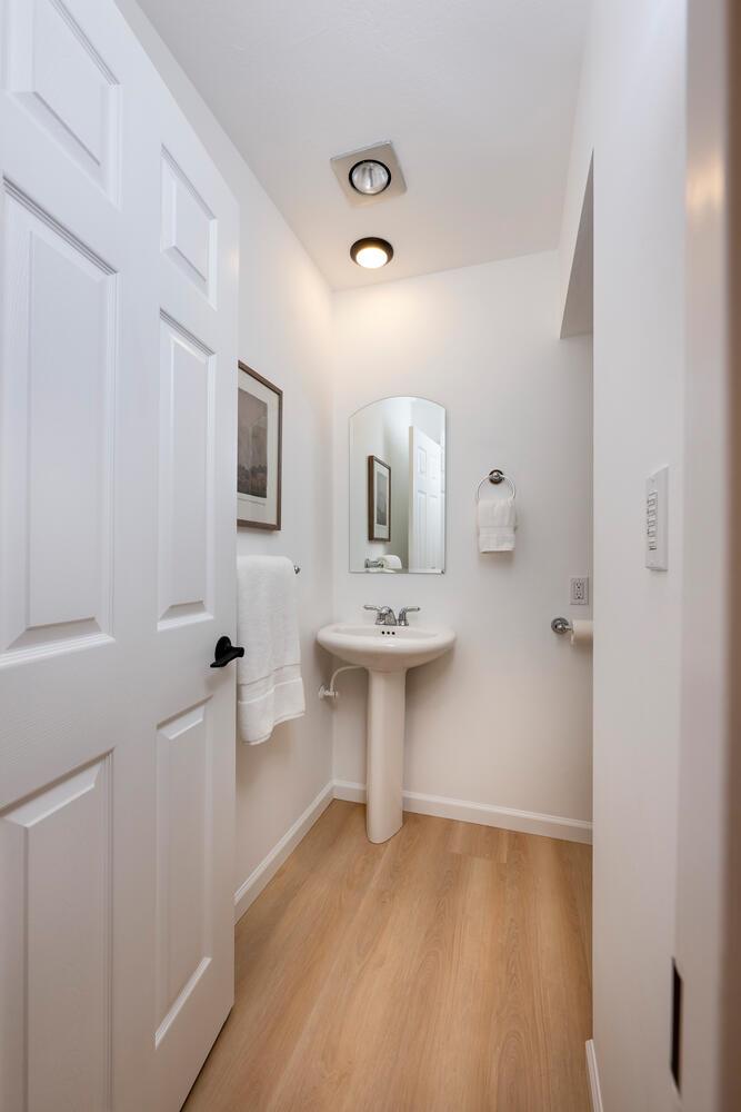 Detail Gallery Image 11 of 35 For 733 Fairfield Rd #10,  Burlingame,  CA 94010 - 2 Beds | 2/1 Baths
