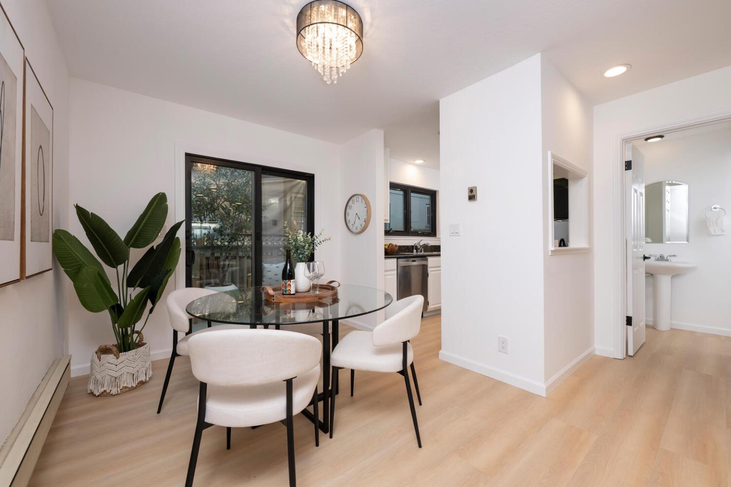 Detail Gallery Image 13 of 35 For 733 Fairfield Rd #10,  Burlingame,  CA 94010 - 2 Beds | 2/1 Baths