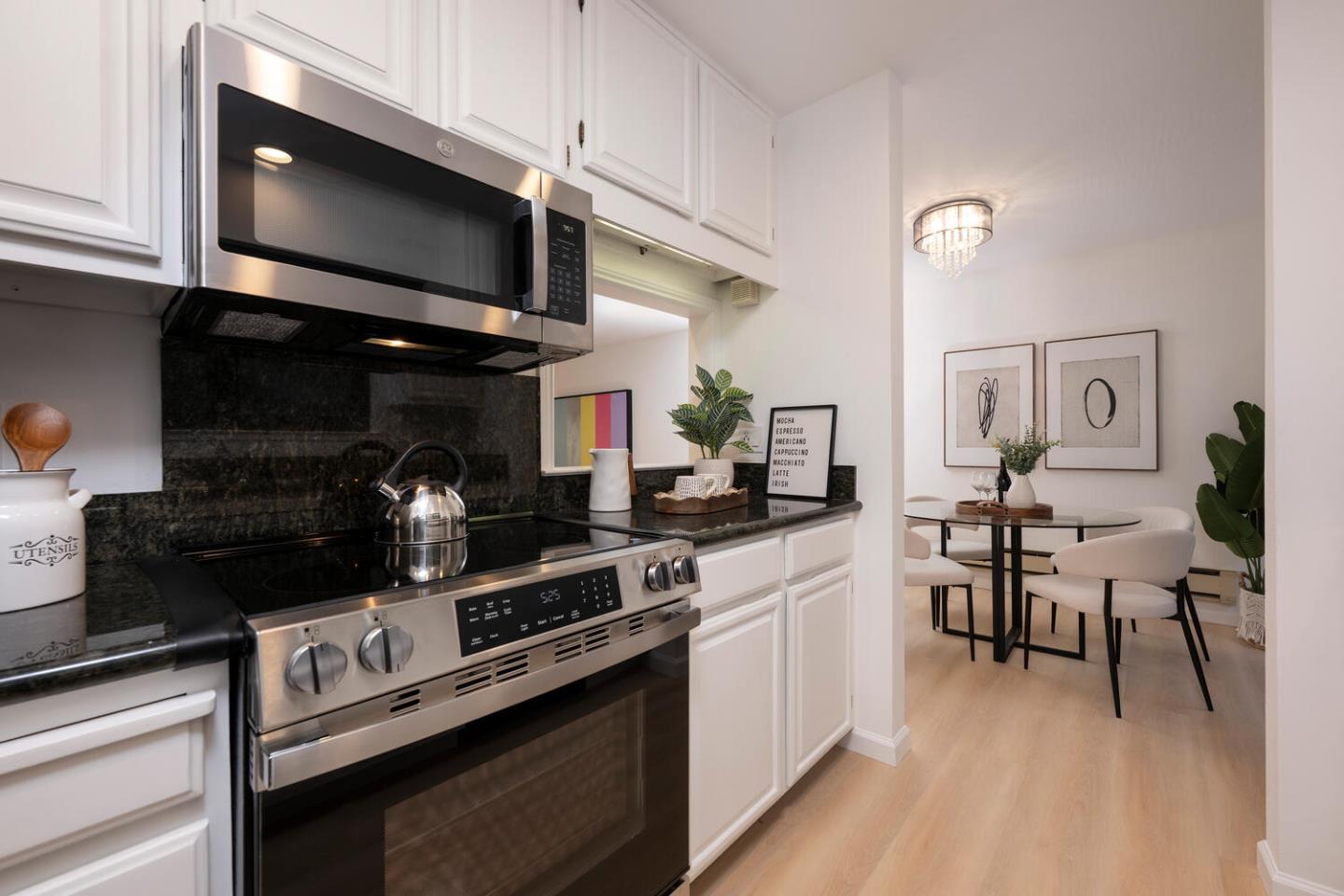 Detail Gallery Image 15 of 35 For 733 Fairfield Rd #10,  Burlingame,  CA 94010 - 2 Beds | 2/1 Baths