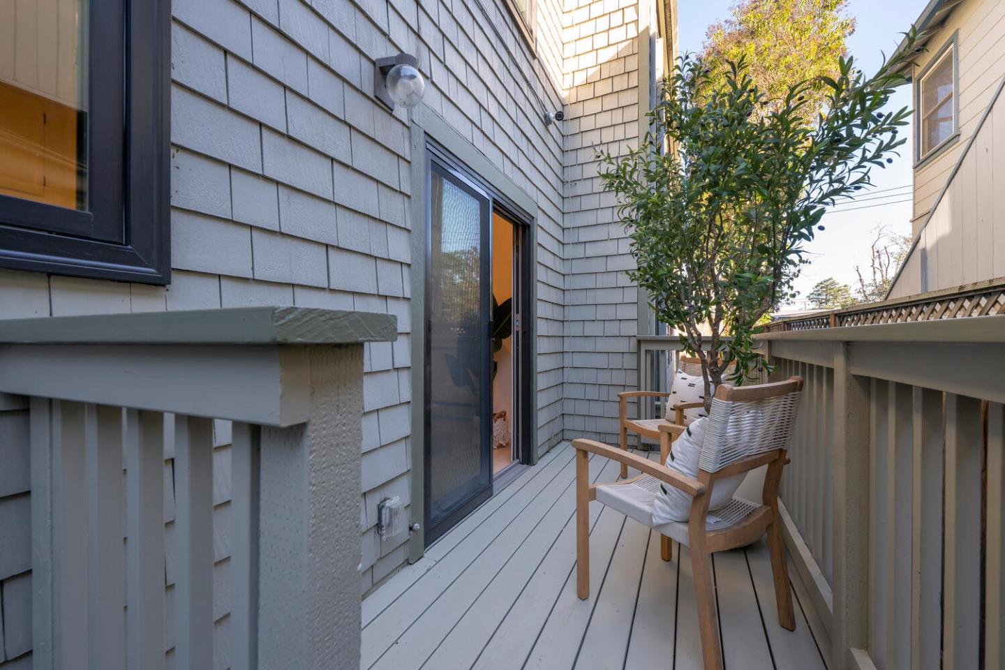 Detail Gallery Image 27 of 35 For 733 Fairfield Rd #10,  Burlingame,  CA 94010 - 2 Beds | 2/1 Baths