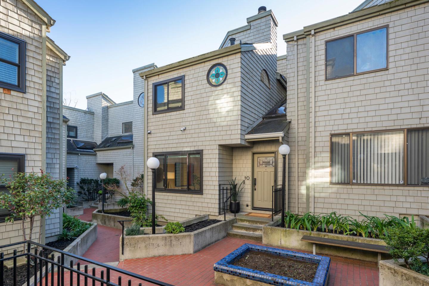 Detail Gallery Image 3 of 35 For 733 Fairfield Rd #10,  Burlingame,  CA 94010 - 2 Beds | 2/1 Baths