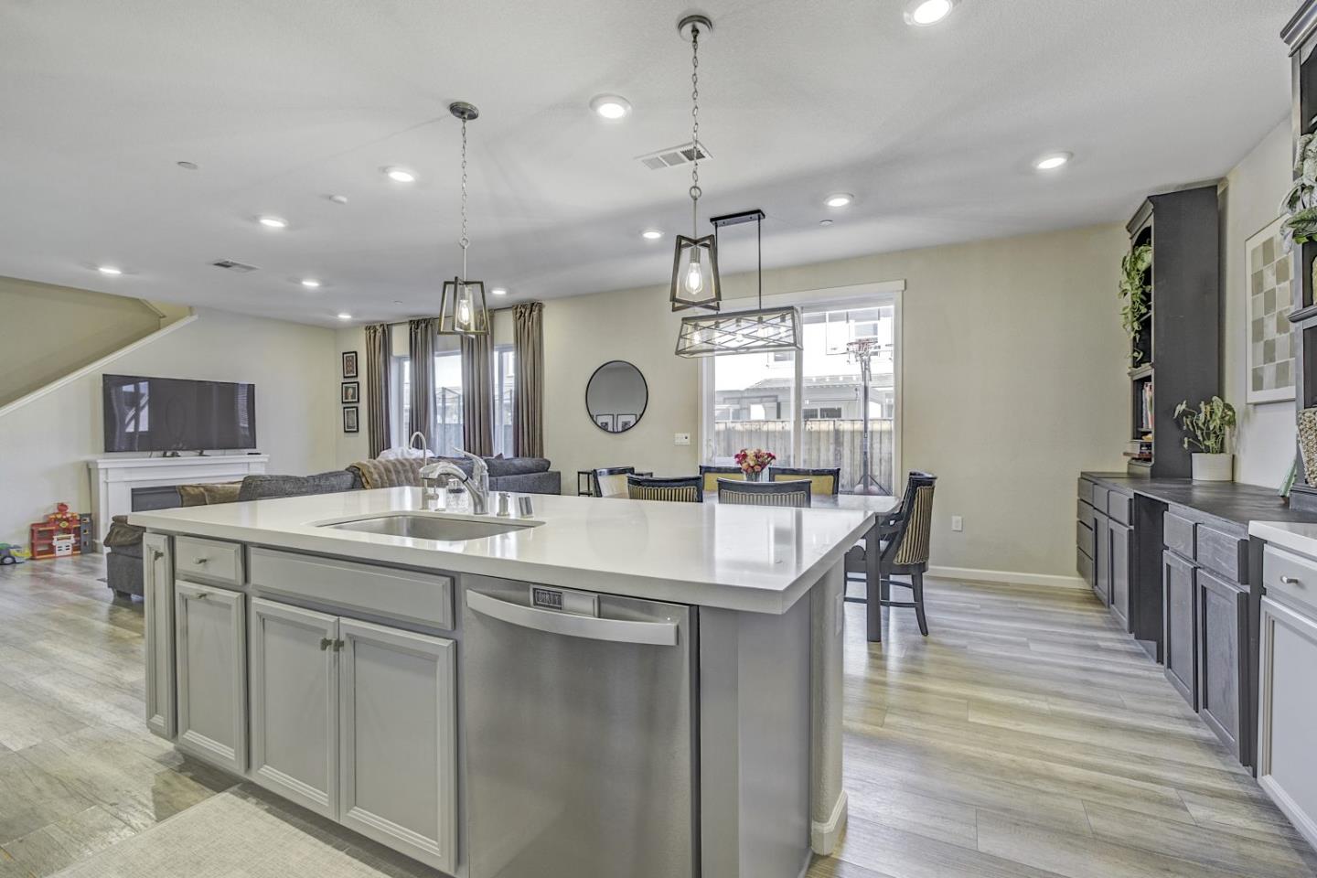 Detail Gallery Image 10 of 43 For 5341 Knights Valley Ln, Antioch,  CA 94531 - 5 Beds | 3 Baths