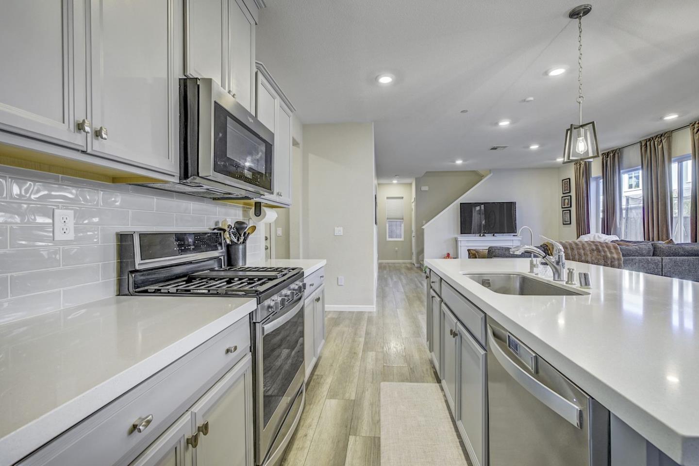 Detail Gallery Image 11 of 43 For 5341 Knights Valley Ln, Antioch,  CA 94531 - 5 Beds | 3 Baths