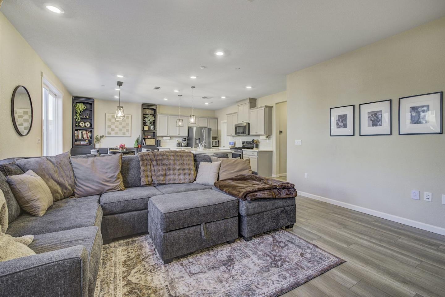 Detail Gallery Image 16 of 43 For 5341 Knights Valley Ln, Antioch,  CA 94531 - 5 Beds | 3 Baths