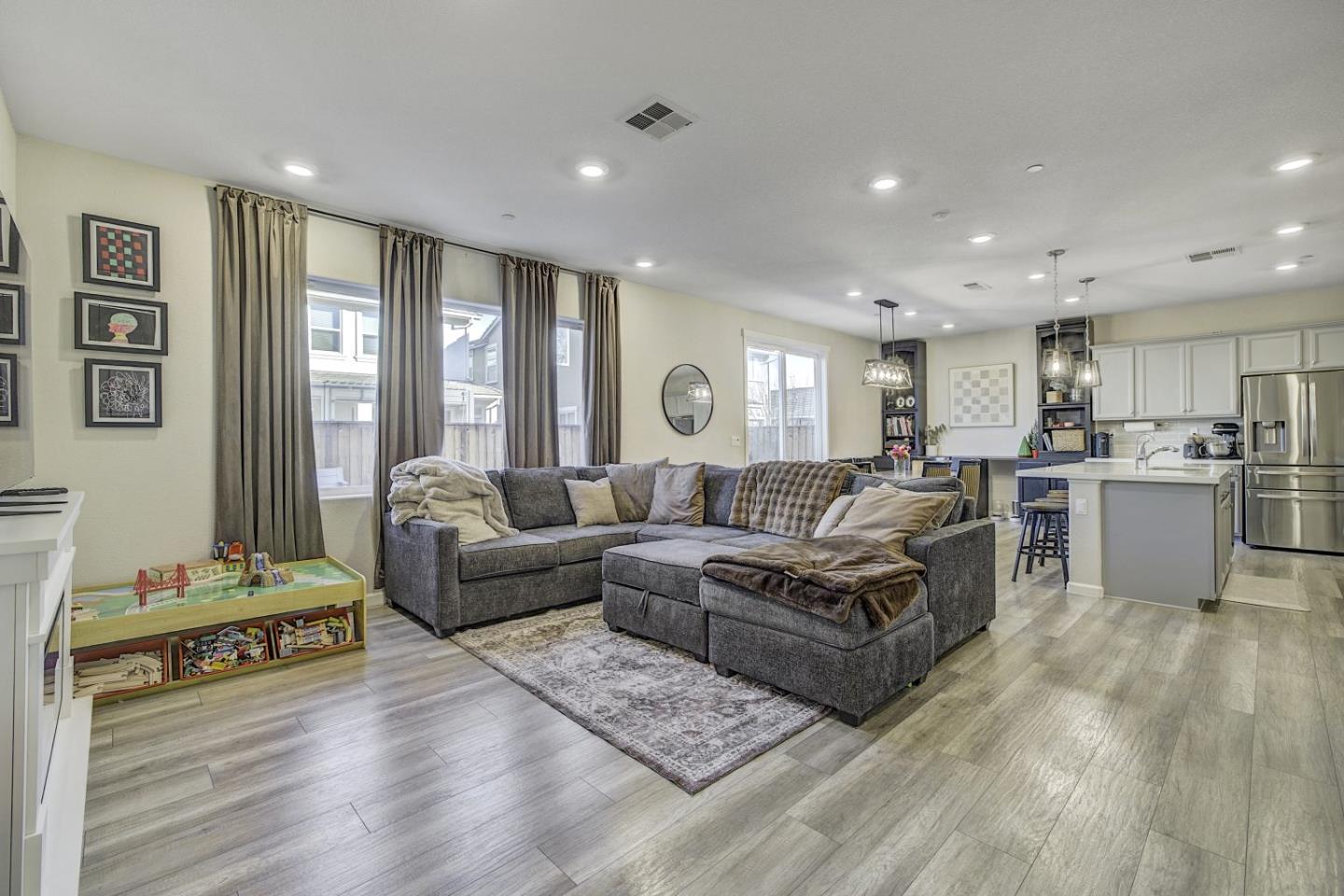 Detail Gallery Image 17 of 43 For 5341 Knights Valley Ln, Antioch,  CA 94531 - 5 Beds | 3 Baths