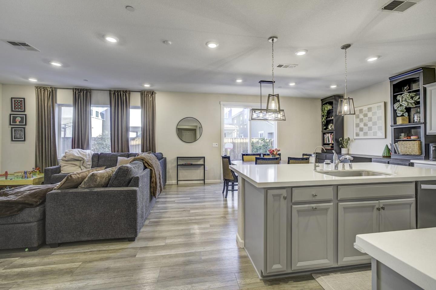 Detail Gallery Image 7 of 43 For 5341 Knights Valley Ln, Antioch,  CA 94531 - 5 Beds | 3 Baths