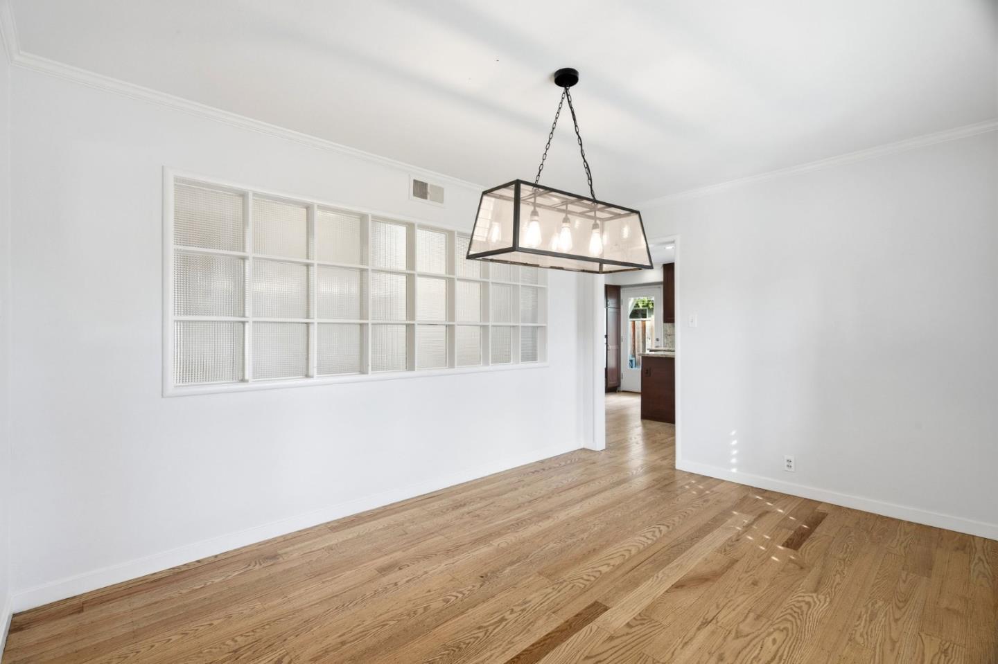 Detail Gallery Image 10 of 30 For 755 Northampton Dr, Palo Alto,  CA 94303 - 5 Beds | 3 Baths