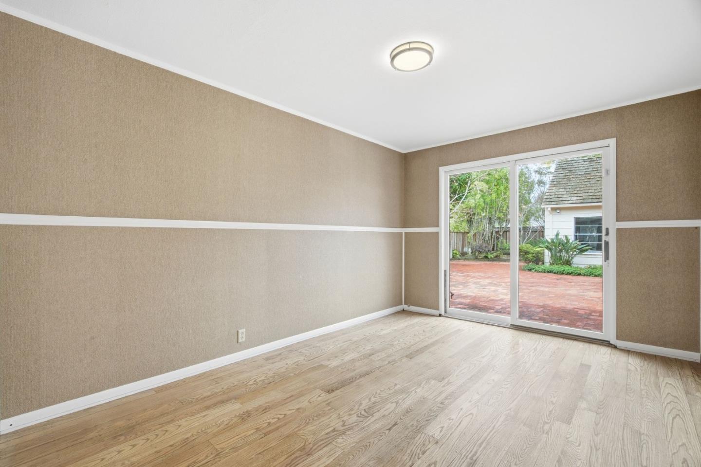 Detail Gallery Image 11 of 30 For 755 Northampton Dr, Palo Alto,  CA 94303 - 5 Beds | 3 Baths