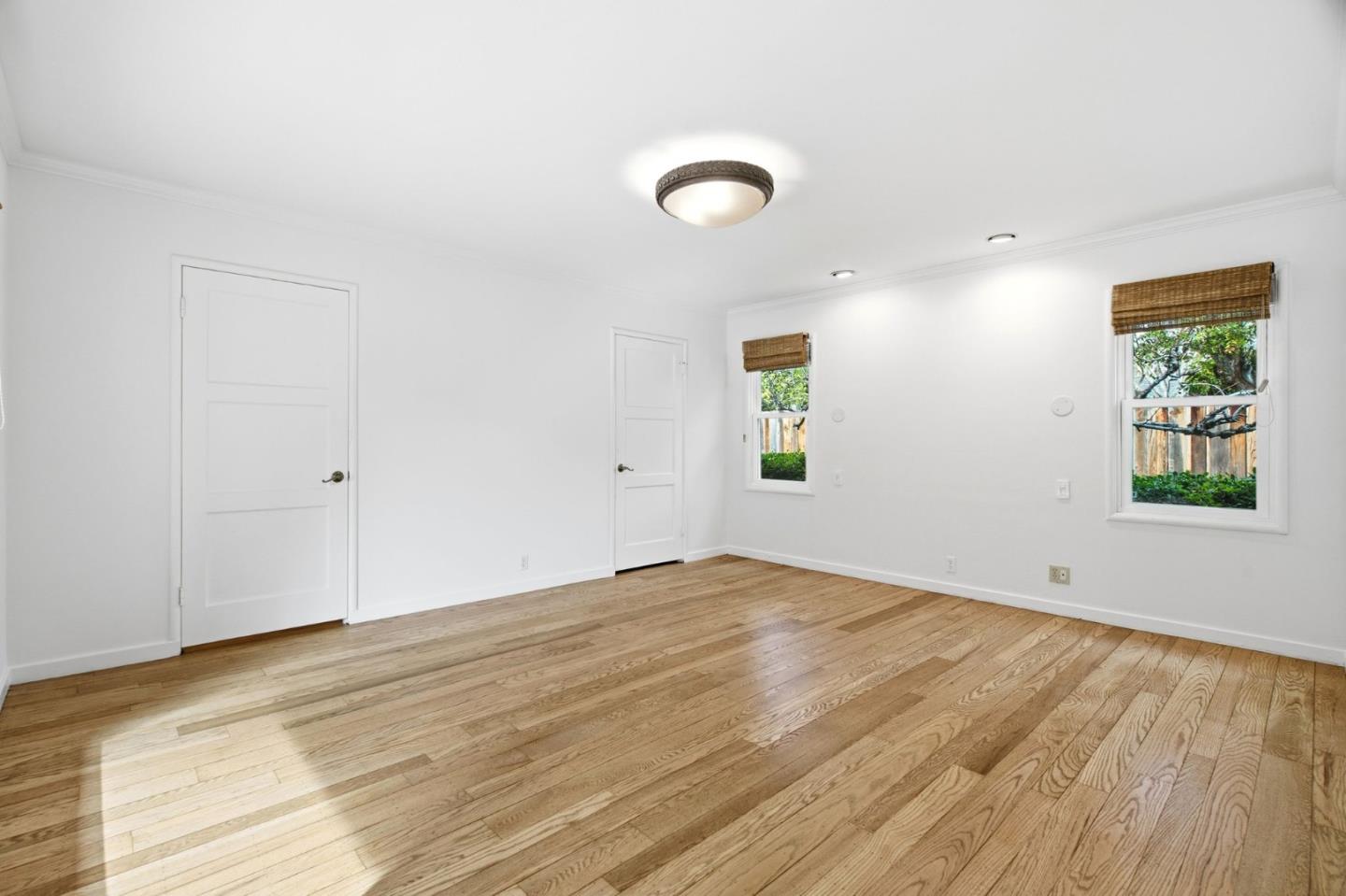 Detail Gallery Image 16 of 30 For 755 Northampton Dr, Palo Alto,  CA 94303 - 5 Beds | 3 Baths