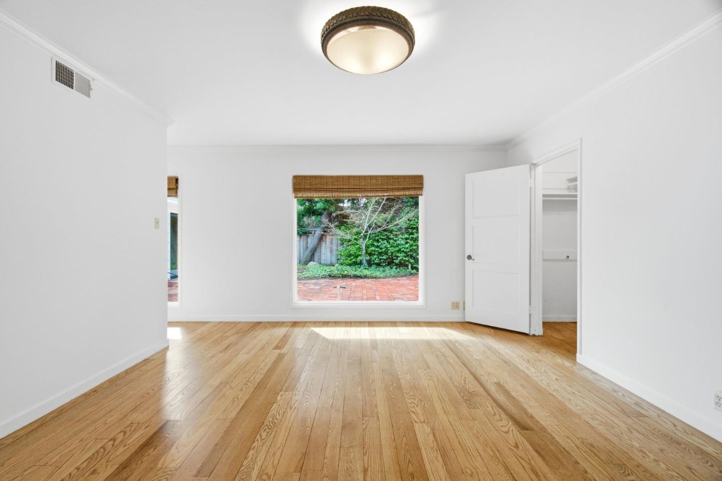 Detail Gallery Image 17 of 30 For 755 Northampton Dr, Palo Alto,  CA 94303 - 5 Beds | 3 Baths