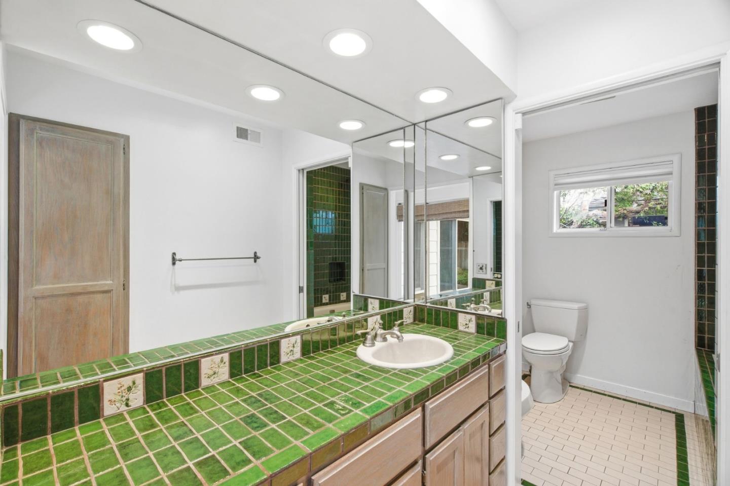 Detail Gallery Image 20 of 30 For 755 Northampton Dr, Palo Alto,  CA 94303 - 5 Beds | 3 Baths