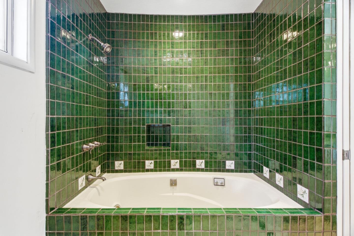 Detail Gallery Image 21 of 30 For 755 Northampton Dr, Palo Alto,  CA 94303 - 5 Beds | 3 Baths