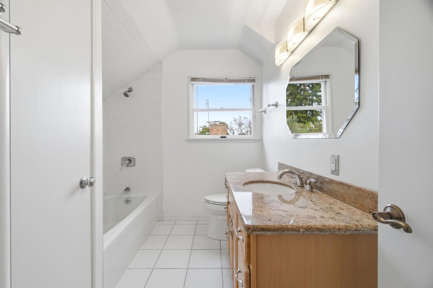 Detail Gallery Image 26 of 30 For 755 Northampton Dr, Palo Alto,  CA 94303 - 5 Beds | 3 Baths