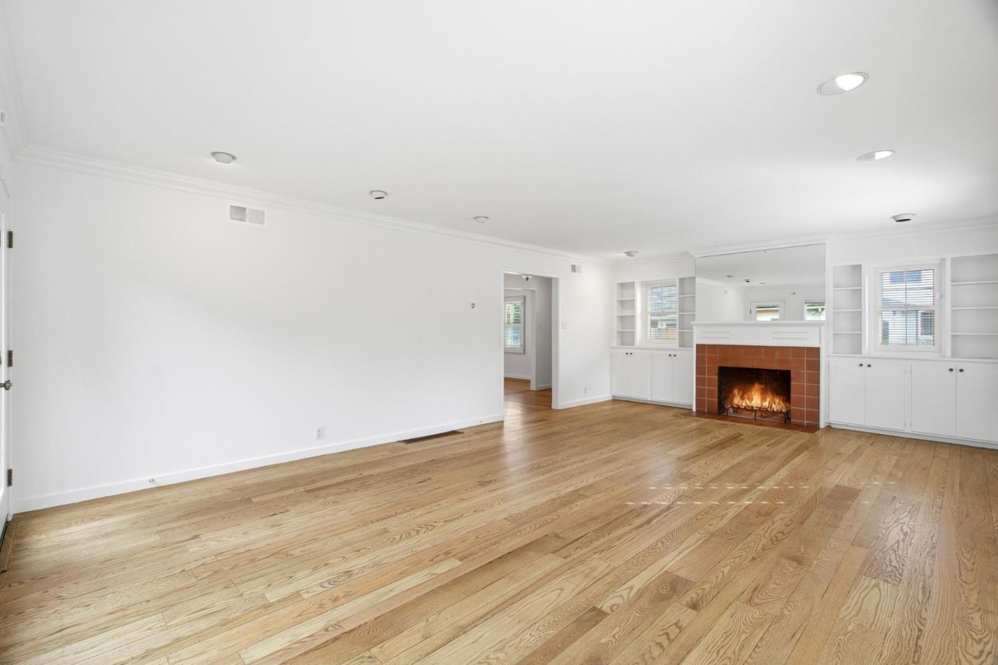 Detail Gallery Image 3 of 30 For 755 Northampton Dr, Palo Alto,  CA 94303 - 5 Beds | 3 Baths