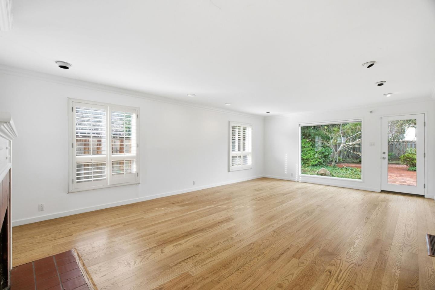 Detail Gallery Image 5 of 30 For 755 Northampton Dr, Palo Alto,  CA 94303 - 5 Beds | 3 Baths