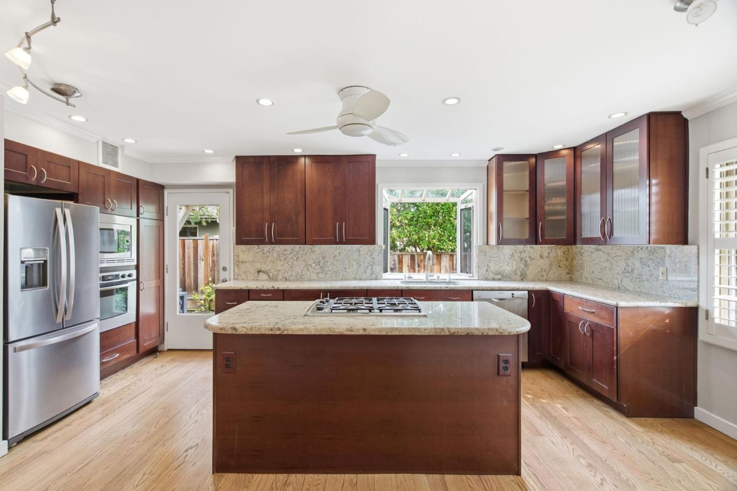 Detail Gallery Image 6 of 30 For 755 Northampton Dr, Palo Alto,  CA 94303 - 5 Beds | 3 Baths