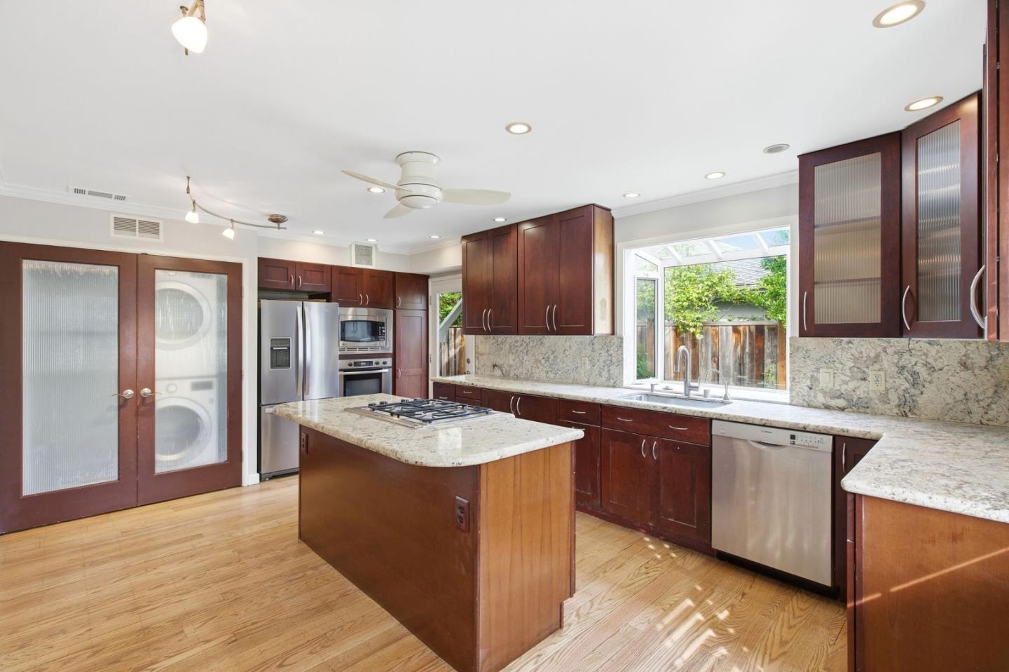 Detail Gallery Image 7 of 30 For 755 Northampton Dr, Palo Alto,  CA 94303 - 5 Beds | 3 Baths