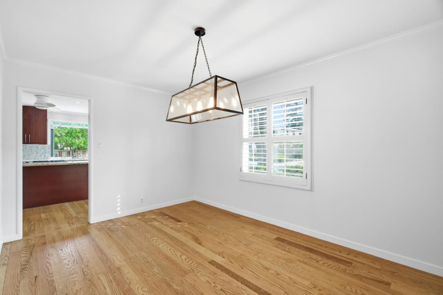 Detail Gallery Image 9 of 30 For 755 Northampton Dr, Palo Alto,  CA 94303 - 5 Beds | 3 Baths