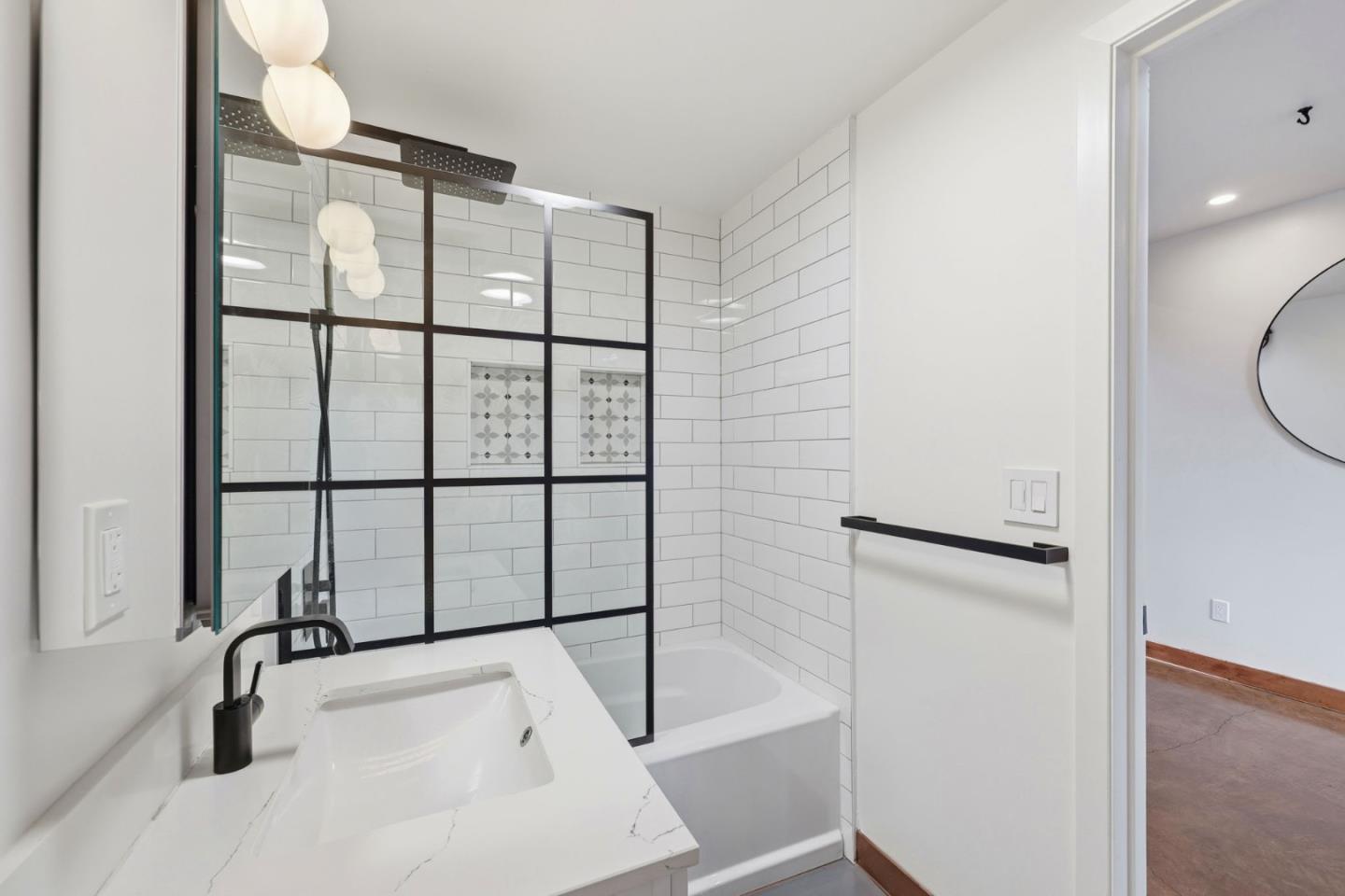 Detail Gallery Image 5 of 32 For 1501 37th Ave #B6,  Oakland,  CA 94601 - 1 Beds | 2 Baths