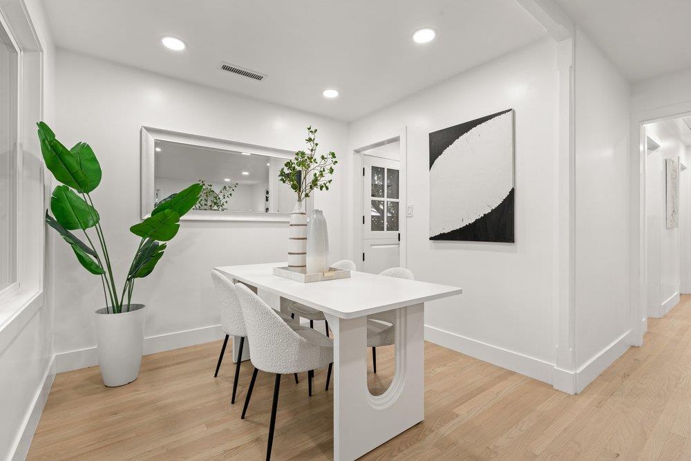 Detail Gallery Image 11 of 28 For 578 Green Manor Ct, Palo Alto,  CA 94301 - 3 Beds | 1 Baths