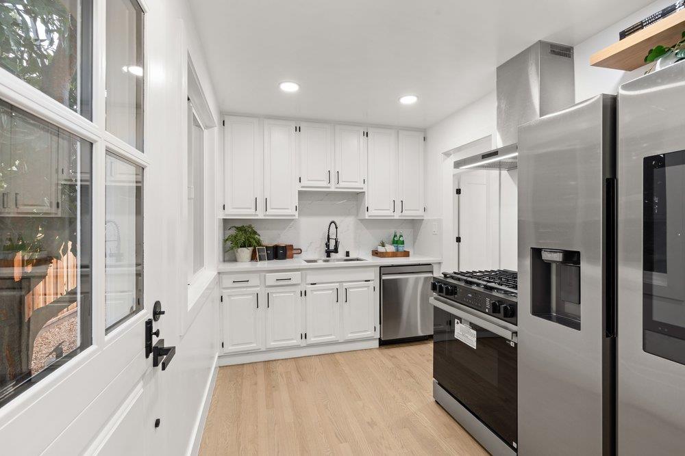 Detail Gallery Image 13 of 28 For 578 Green Manor Ct, Palo Alto,  CA 94301 - 3 Beds | 1 Baths