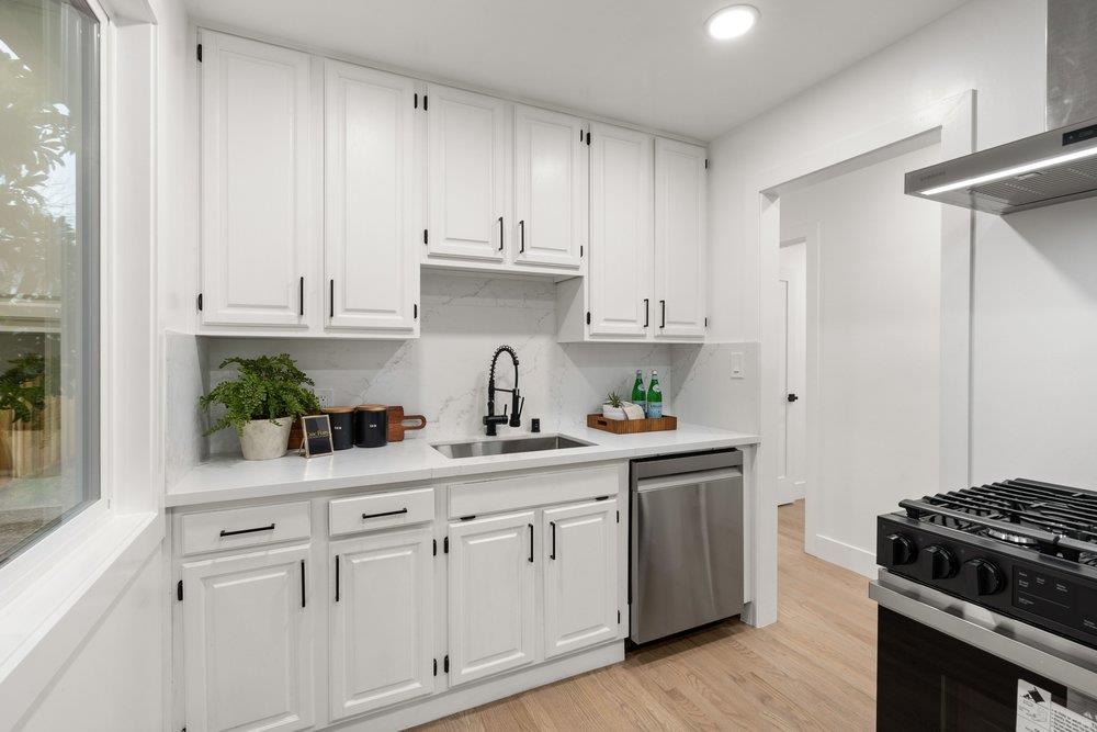 Detail Gallery Image 15 of 28 For 578 Green Manor Ct, Palo Alto,  CA 94301 - 3 Beds | 1 Baths