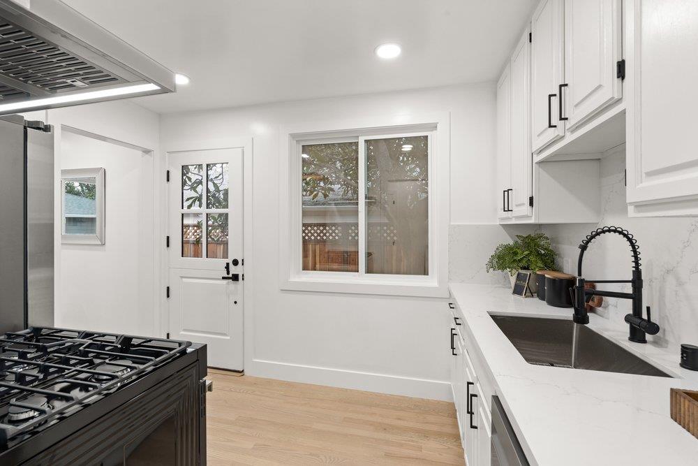 Detail Gallery Image 16 of 28 For 578 Green Manor Ct, Palo Alto,  CA 94301 - 3 Beds | 1 Baths