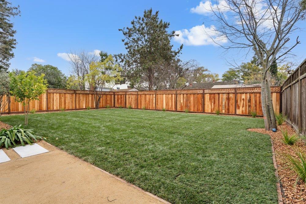 Detail Gallery Image 24 of 28 For 578 Green Manor Ct, Palo Alto,  CA 94301 - 3 Beds | 1 Baths