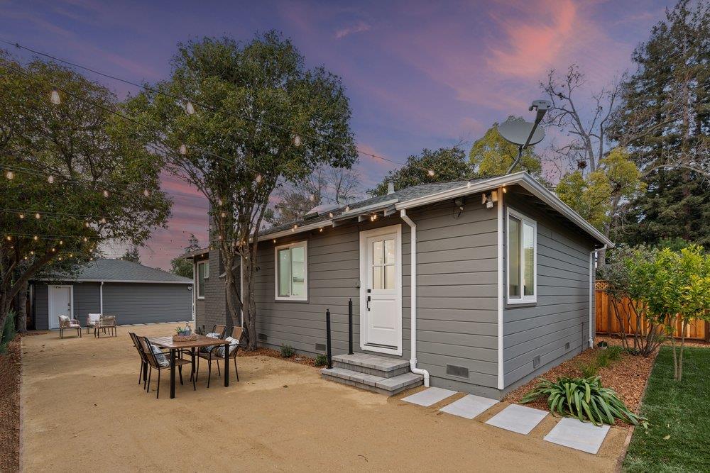 Detail Gallery Image 3 of 28 For 578 Green Manor Ct, Palo Alto,  CA 94301 - 3 Beds | 1 Baths